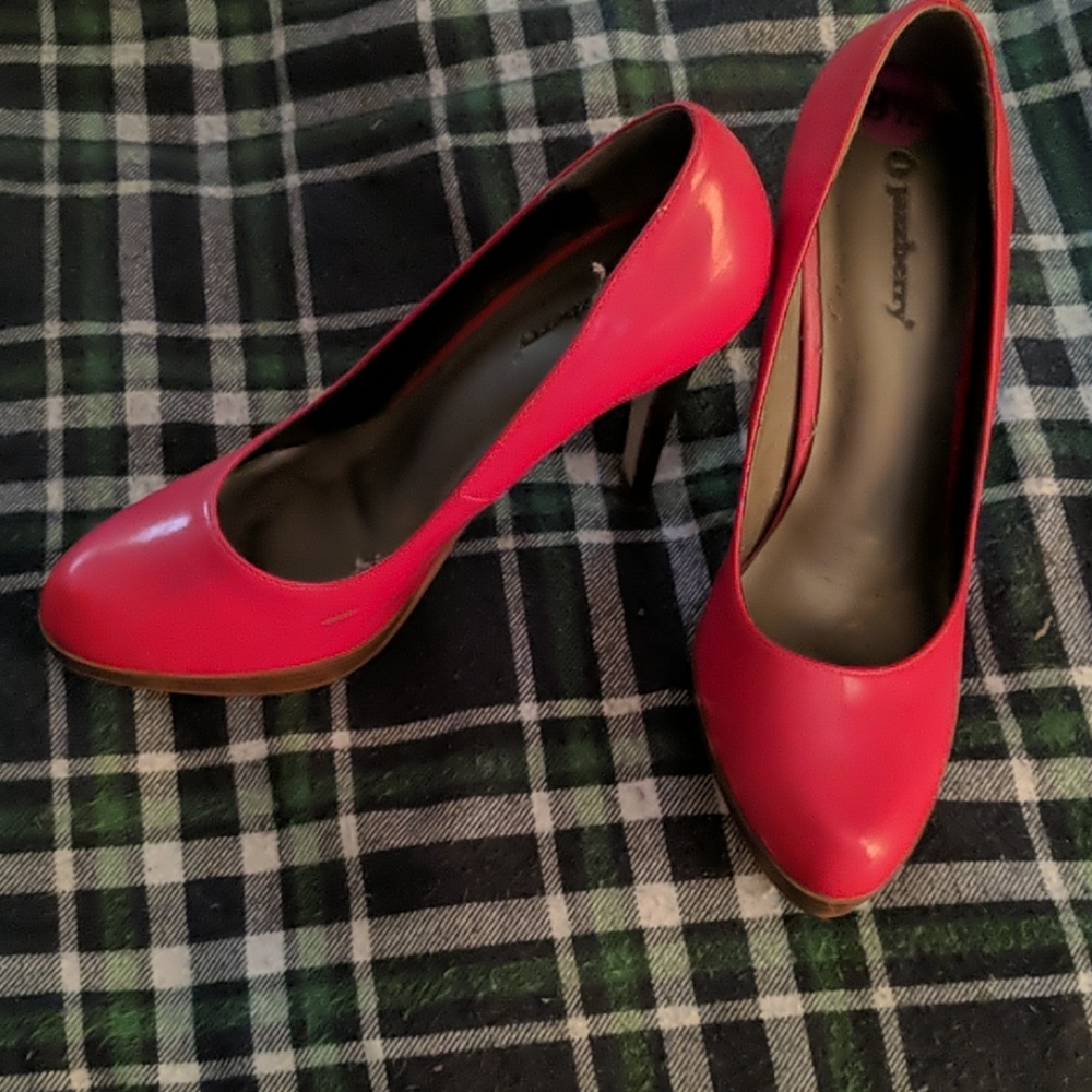 Red Jazzberry pumps